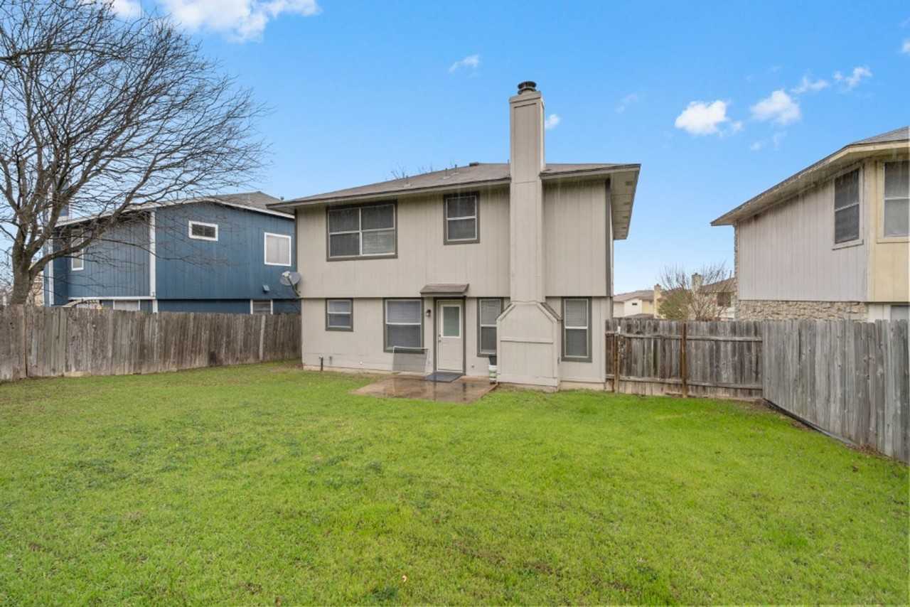 911 Flatters Way - Photo 6 of 31