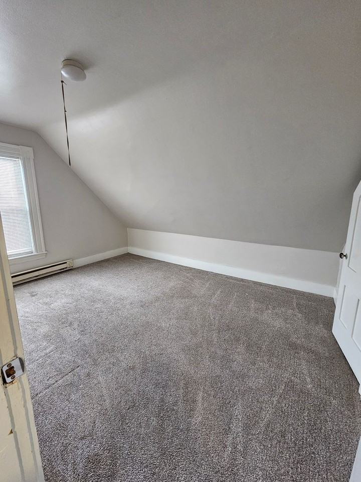 260 Laurel St - Photo 6 of 16