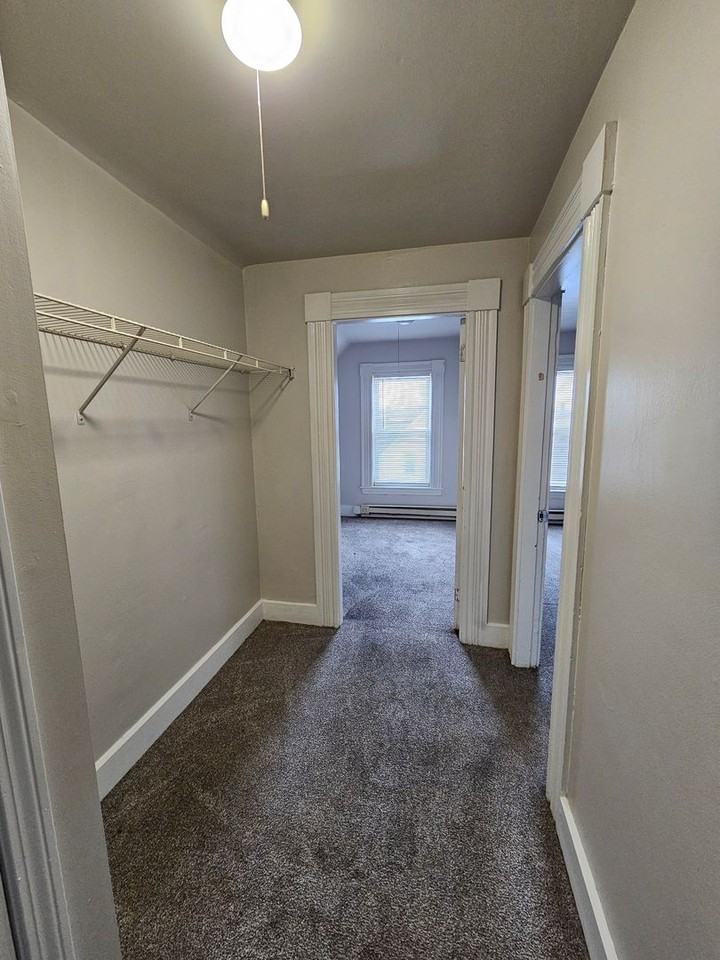 260 Laurel St - Photo 7 of 16