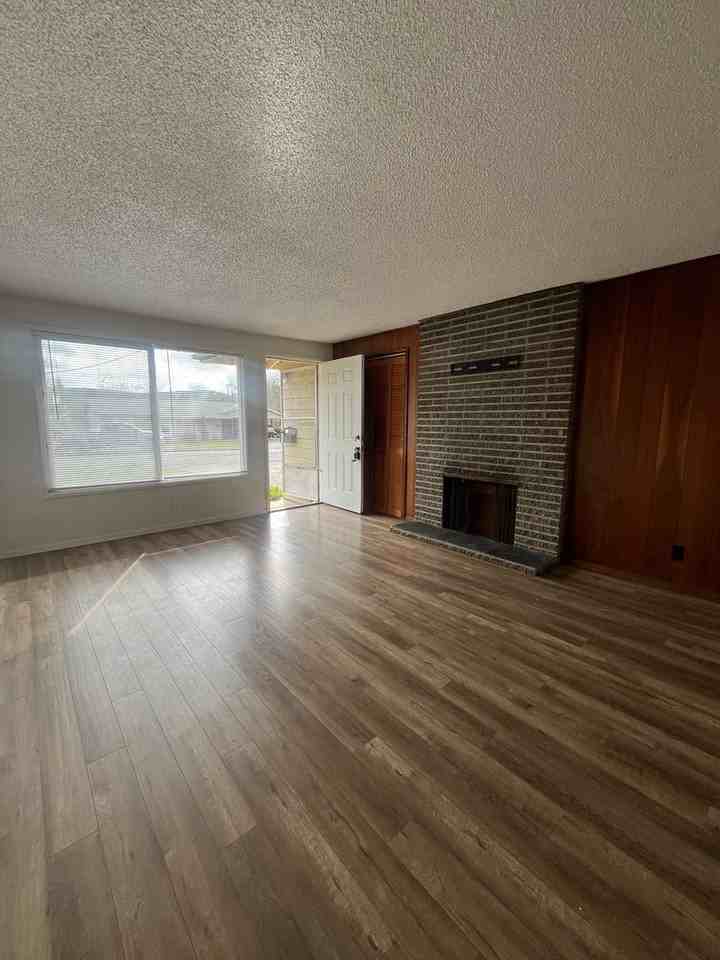 825 E 35th Ave - Photo 2 of 13