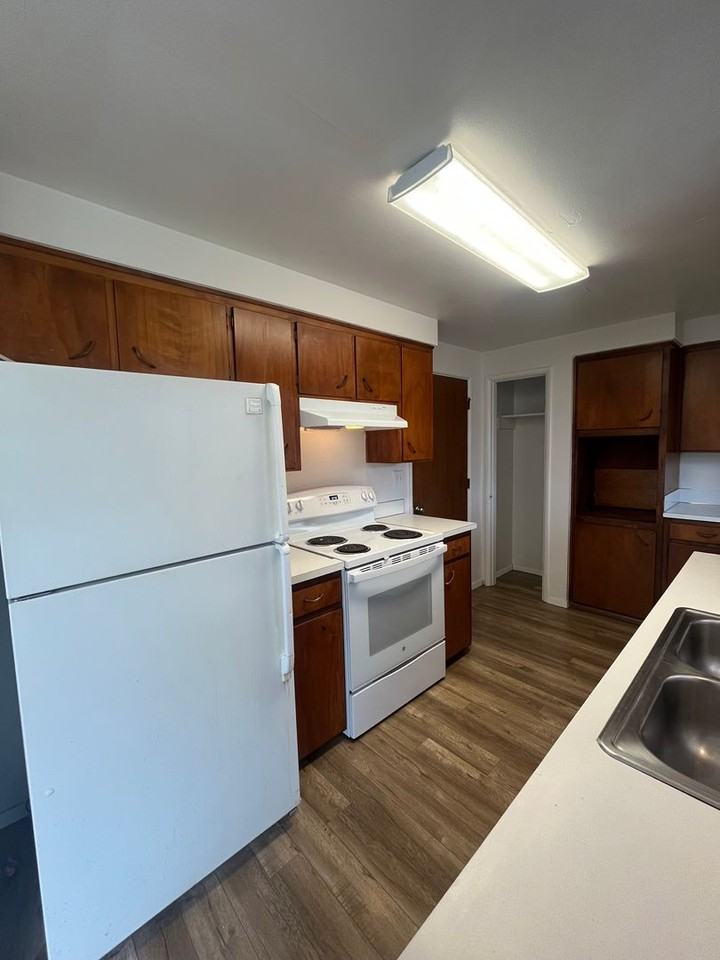 825 E 35th Ave - Photo 3 of 13