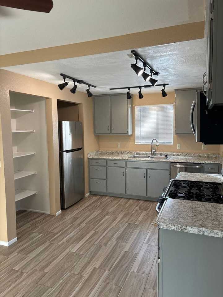 6243 Mojave Ave - Photo 5 of 19