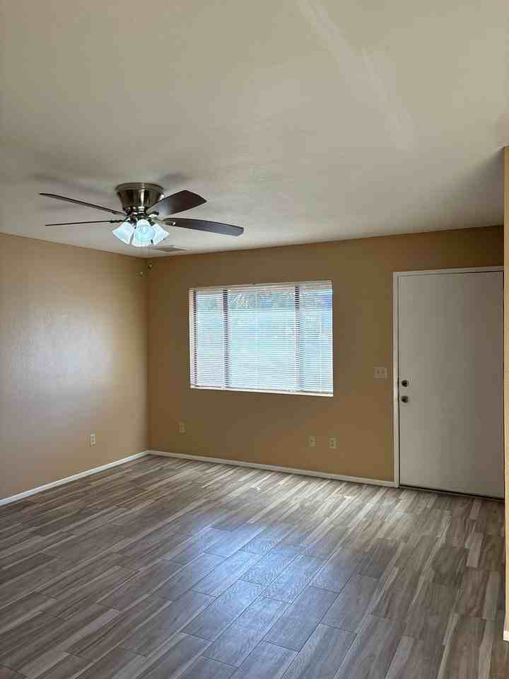 6243 Mojave Ave - Photo 7 of 19
