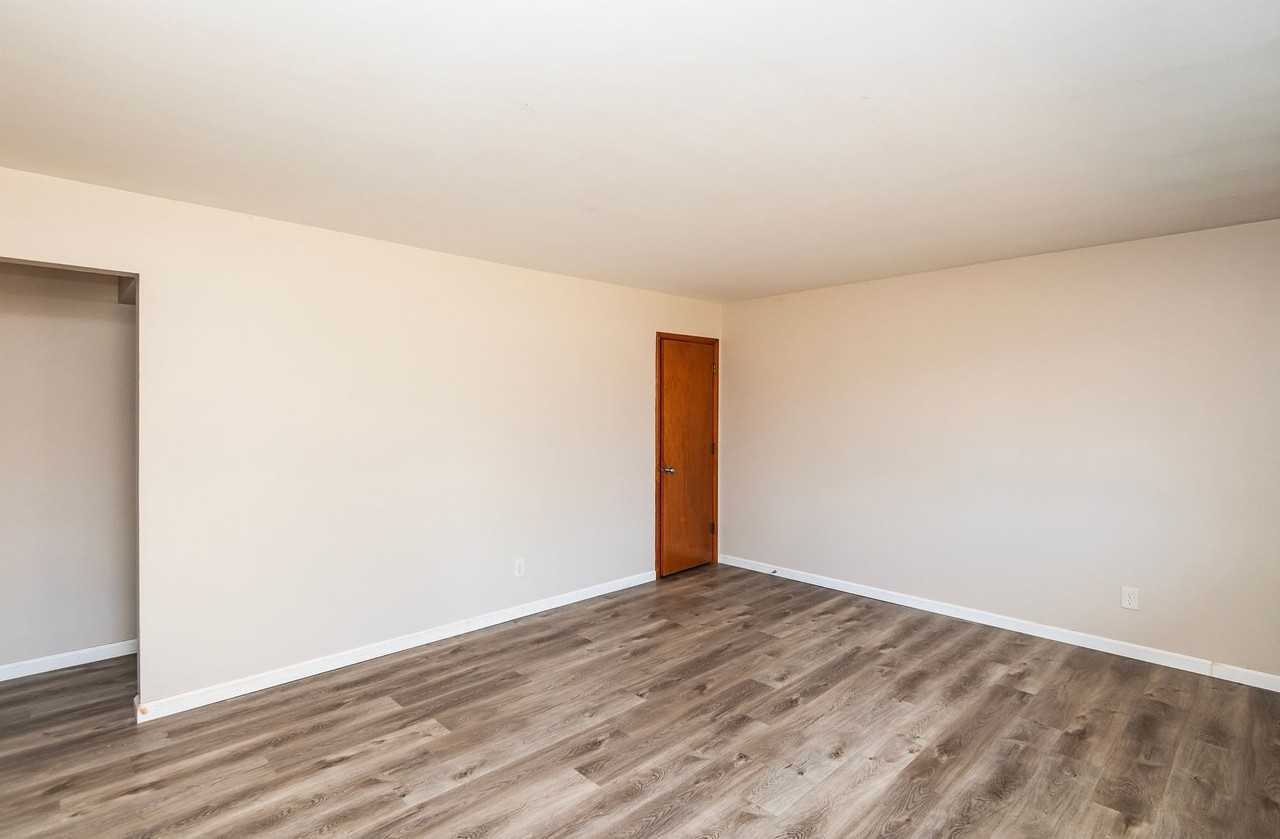 1058 Briarbrae Dr - Photo 5 of 29