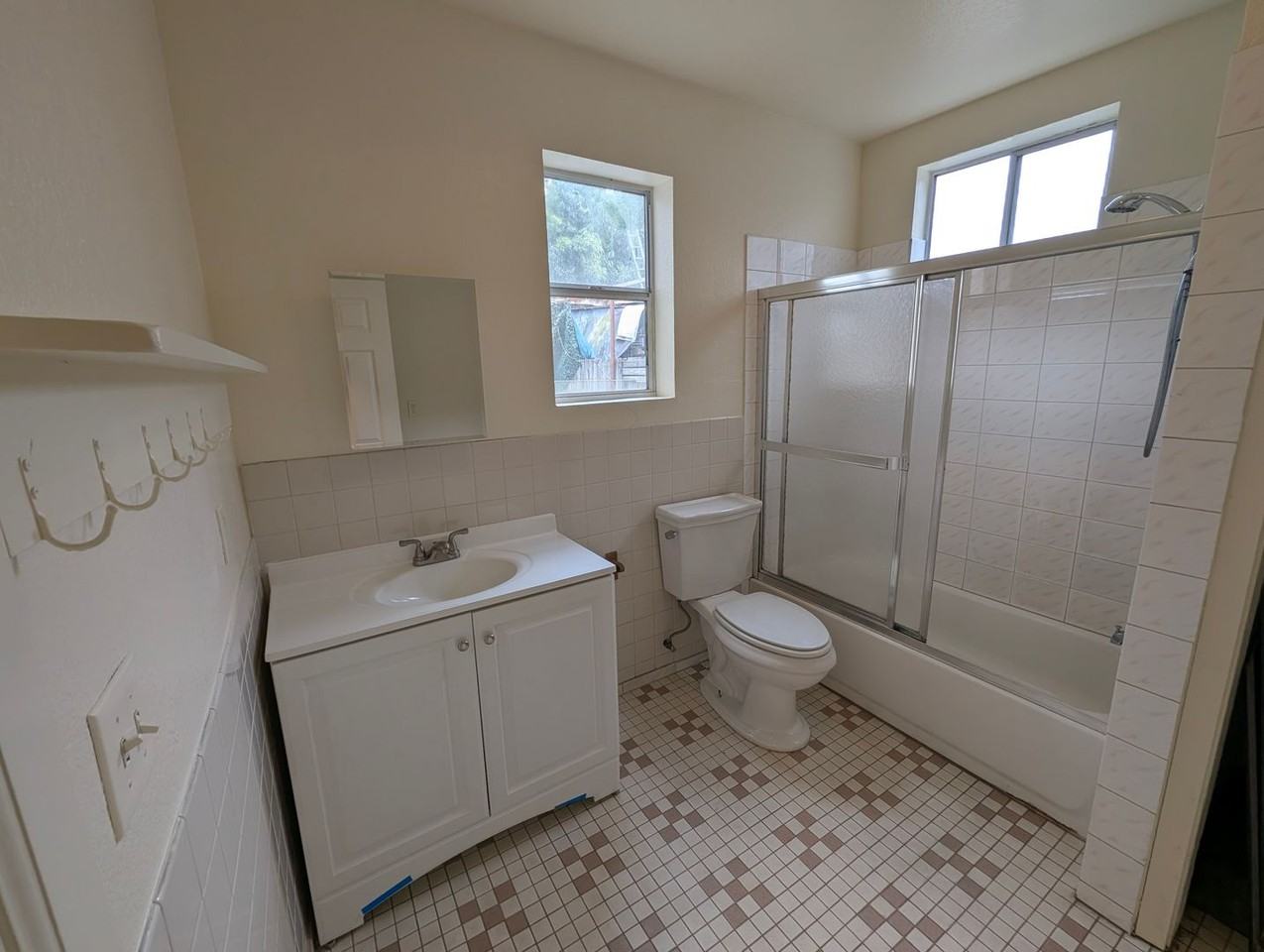 322 Peralta St - Photo 4 of 9