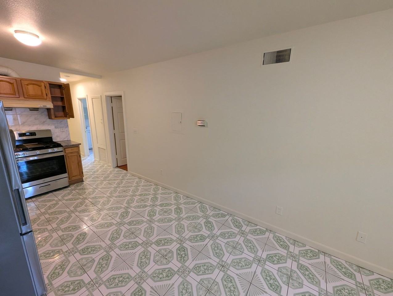 322 Peralta St - Photo 6 of 9