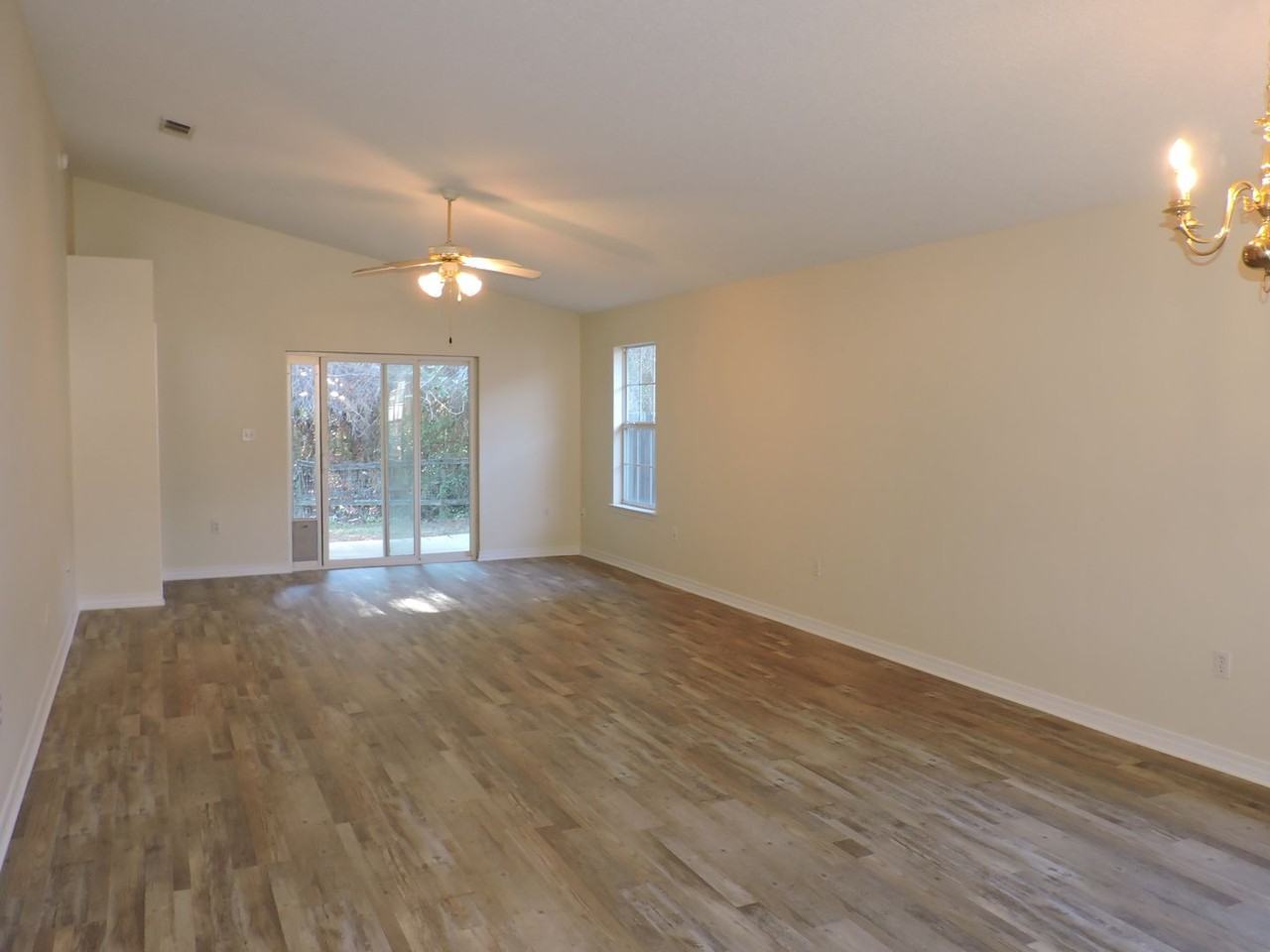 2513 Gulf Breeze Ave - Photo 3 of 28