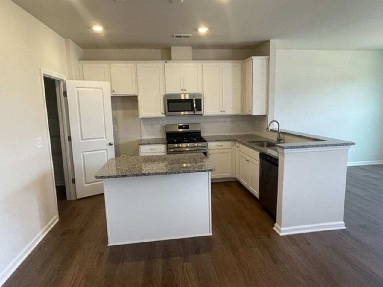 15724 Country House St - Photo 7 of 17