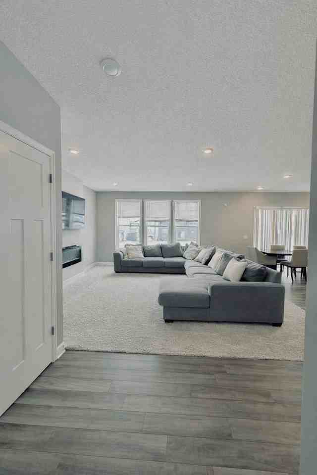 11437 83rd Ln Ne - Photo 3 of 39