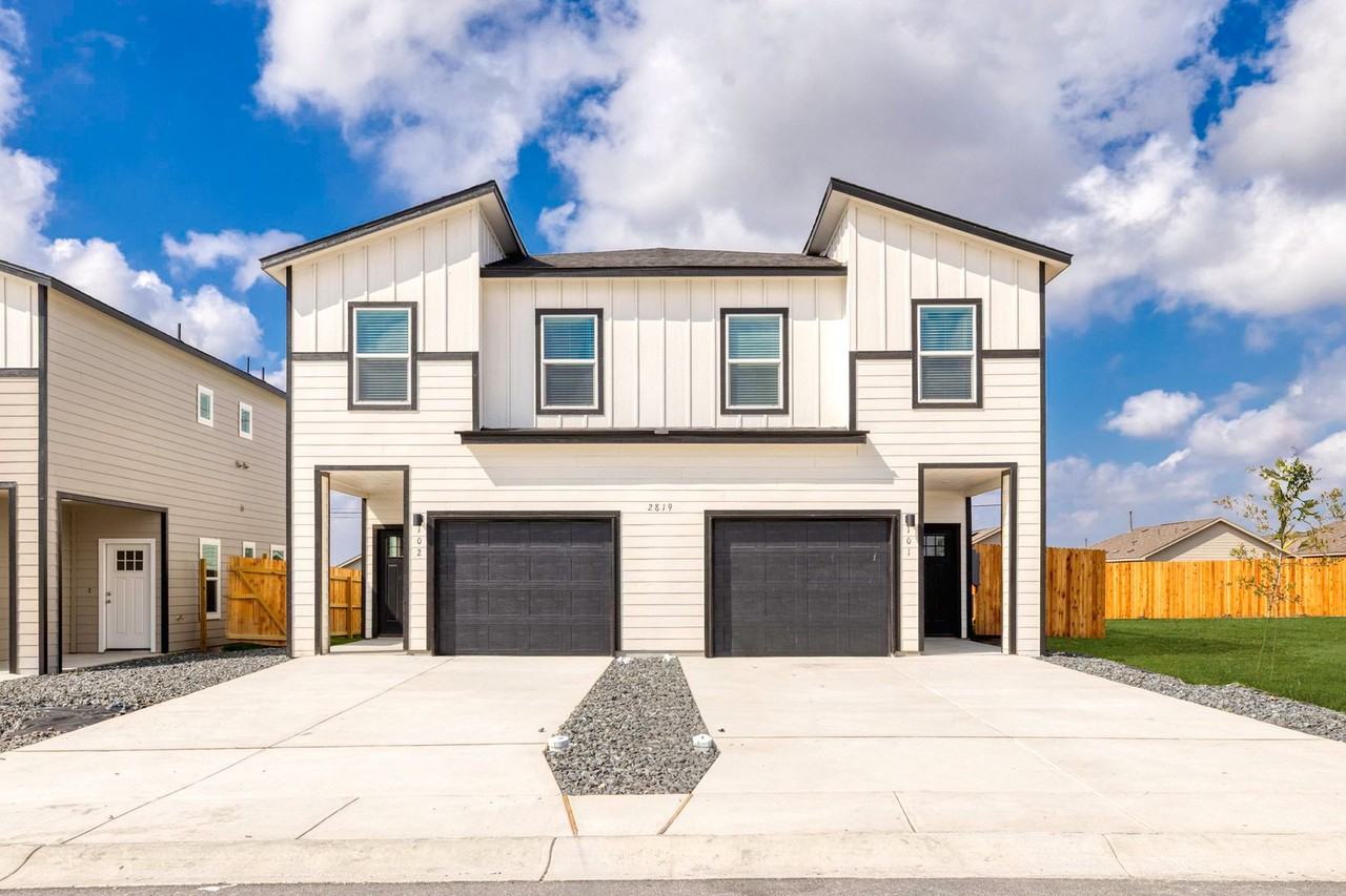 2806 Airmen Dr #102 - Photo 3 of 32