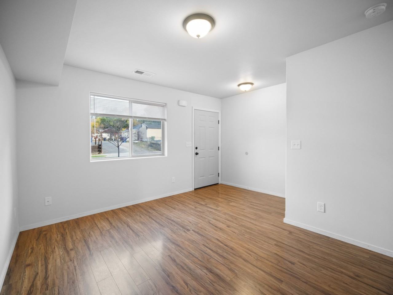 Lincoln Townhomes - Photo 5 of 27