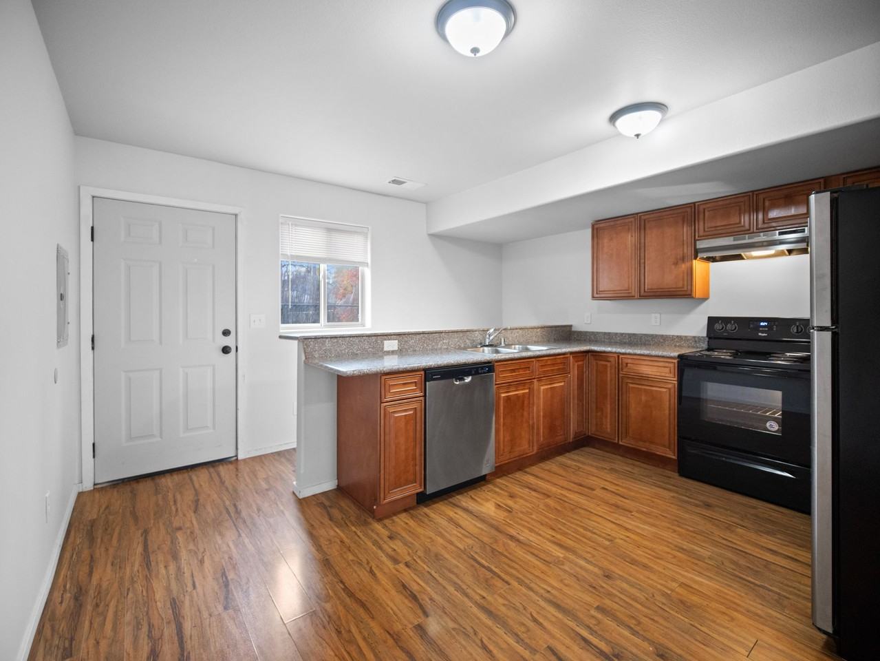 Lincoln Townhomes - Photo 7 of 27