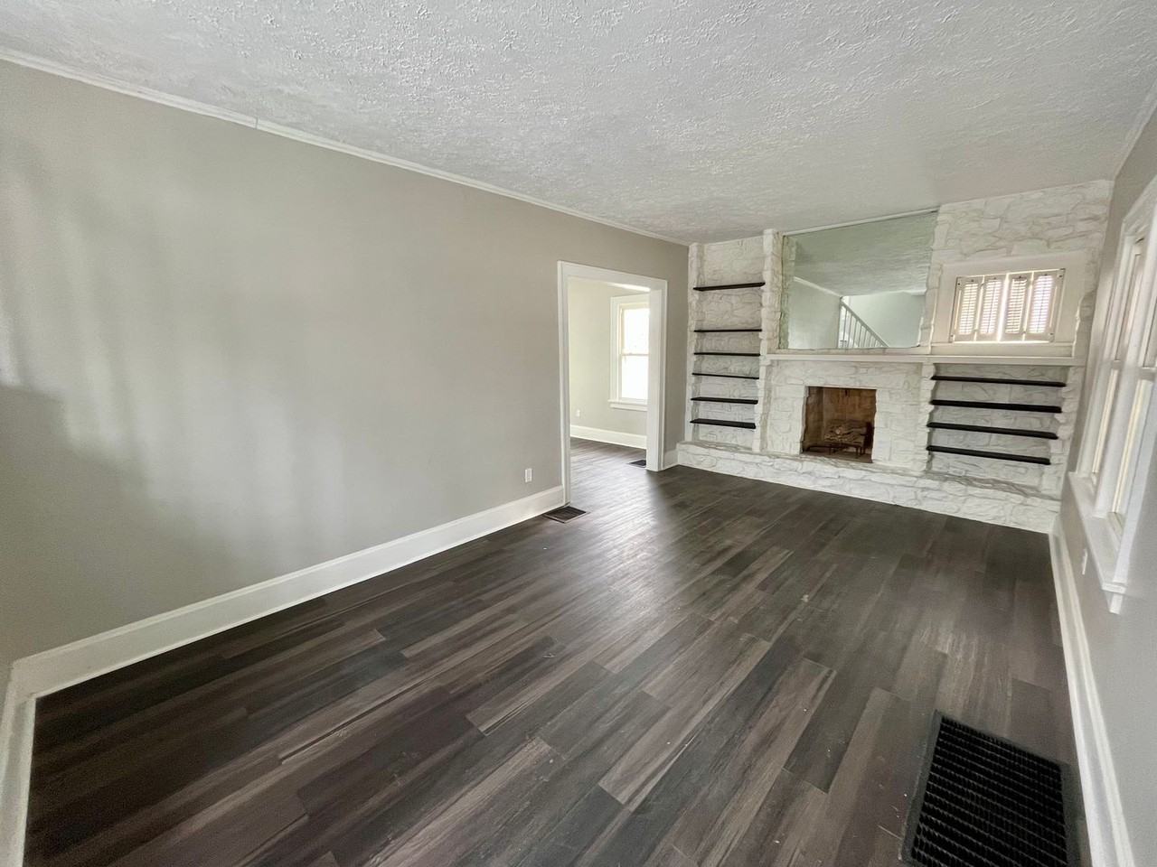 2009 Grand Ave - Photo 2 of 16