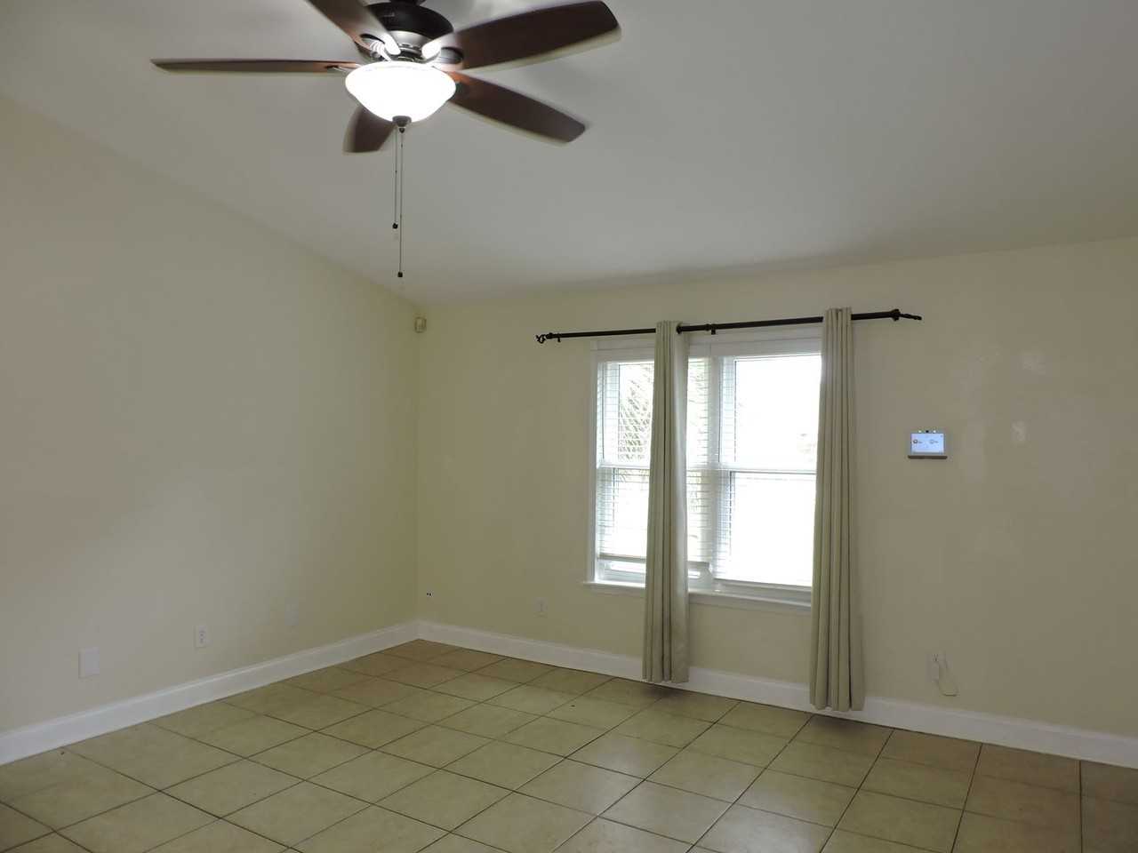 4407 Eastpointe Dr - Photo 3 of 22