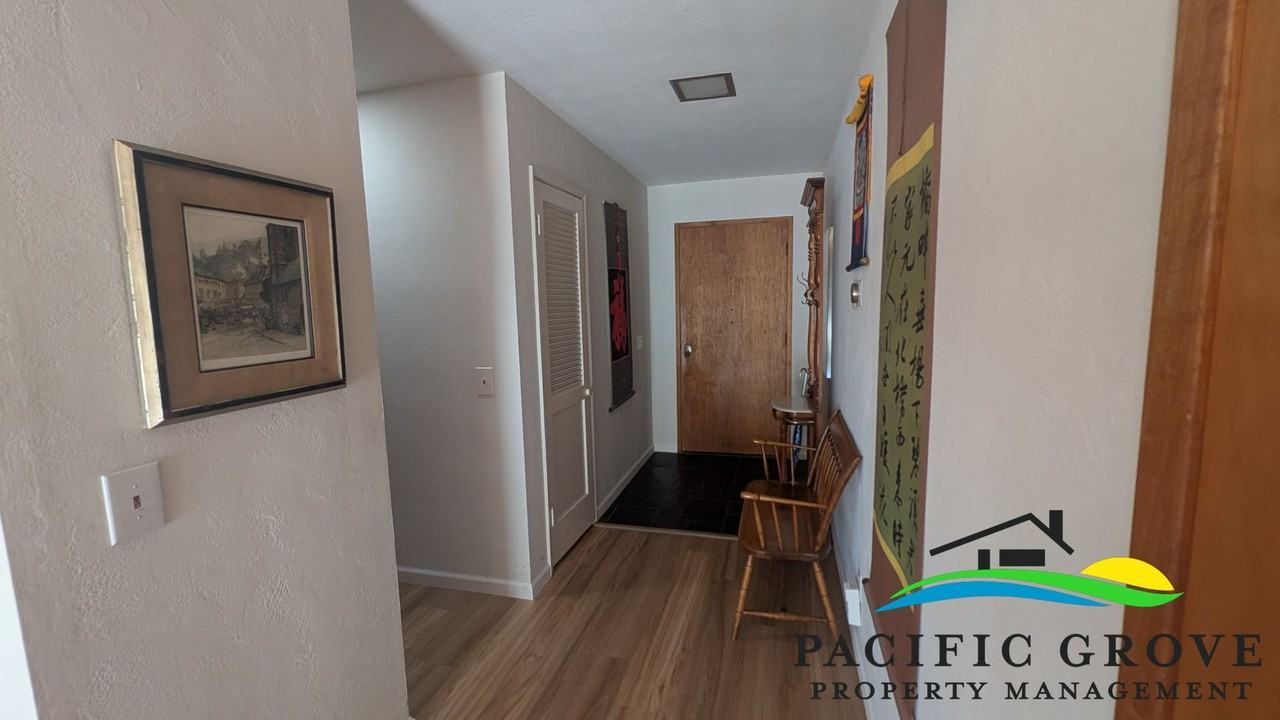 4192 Crest Rd - Photo 4 of 35