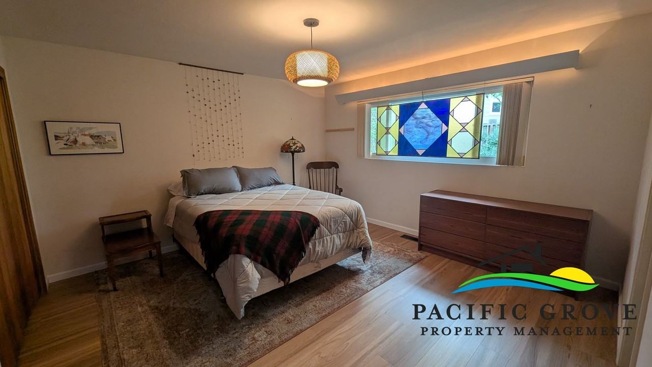 4192 Crest Rd - Photo 5 of 35