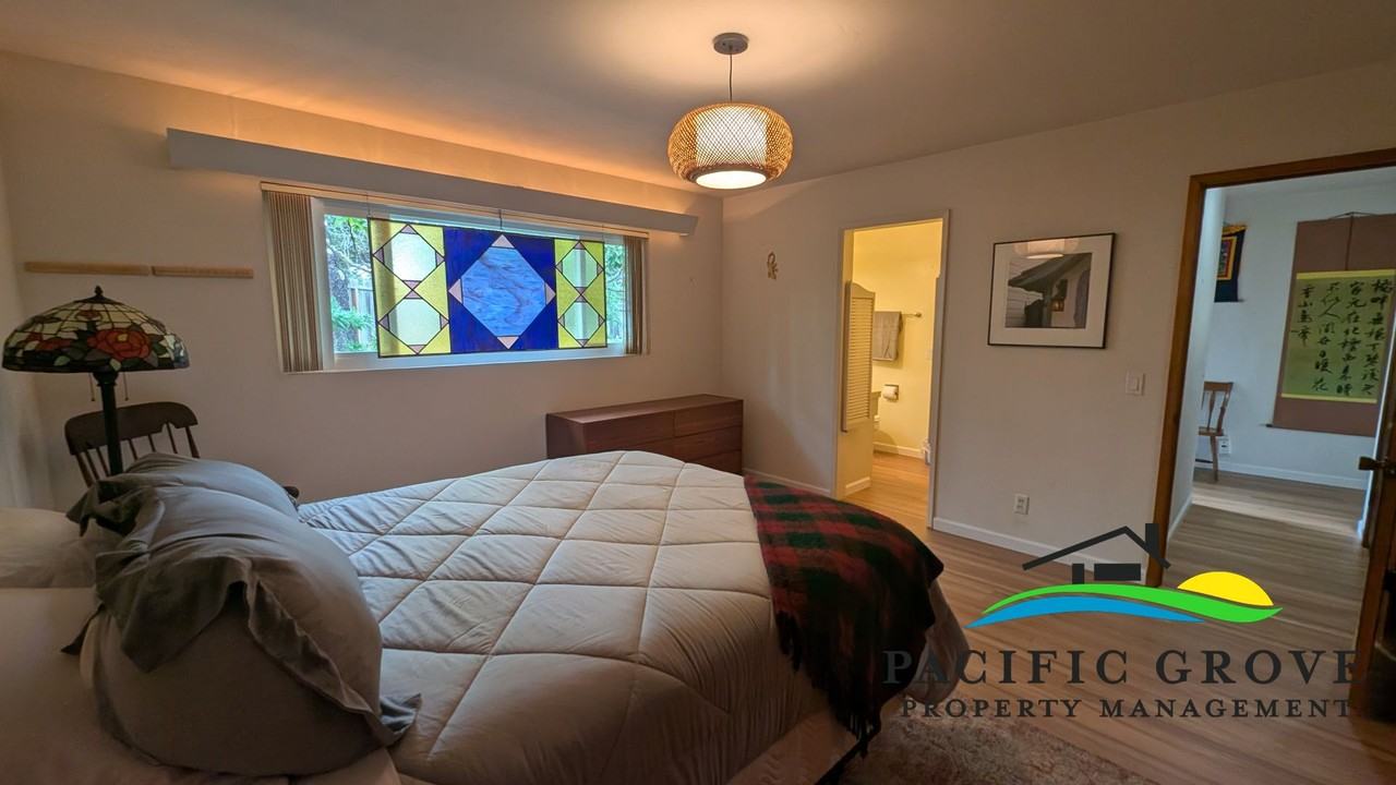 4192 Crest Rd - Photo 7 of 35