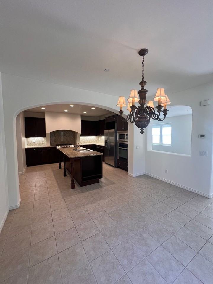 24 Ridge Vly - Photo 3 of 22