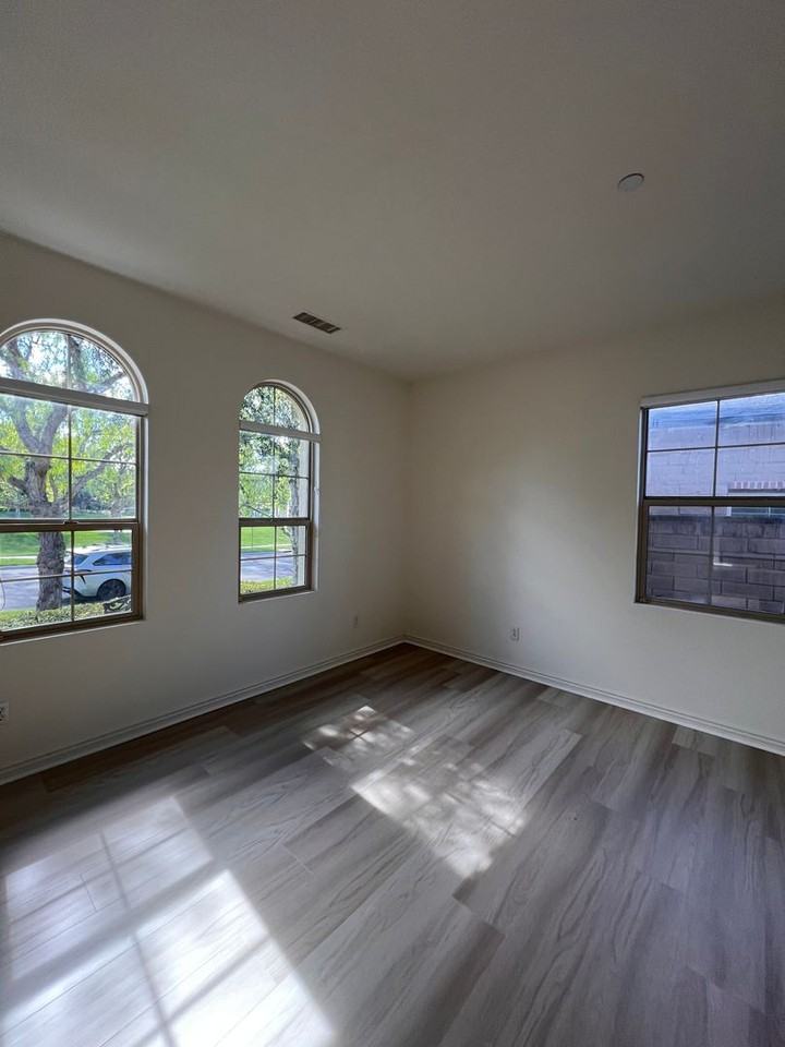 24 Ridge Vly - Photo 7 of 22