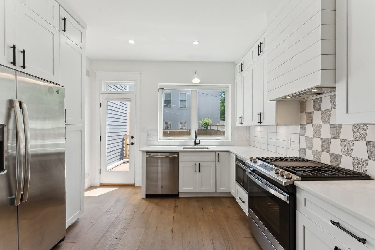 1537 C St Se - Photo 7 of 18