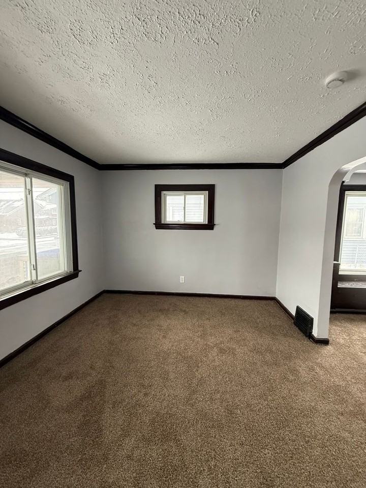 15106 Edgewood Ave - Photo 2 of 9