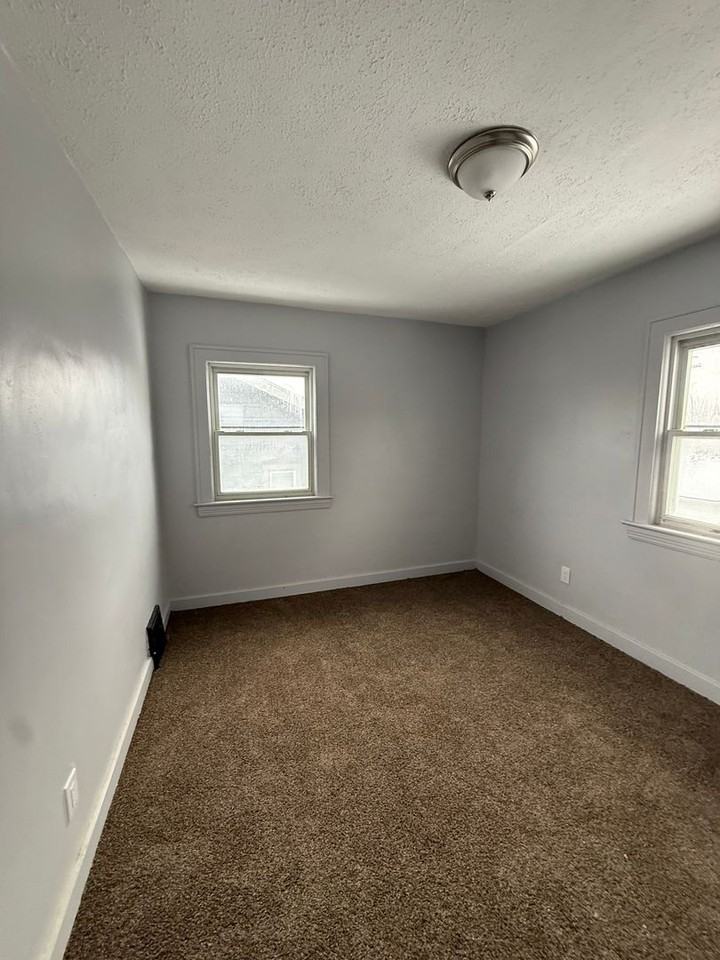 15106 Edgewood Ave - Photo 4 of 9