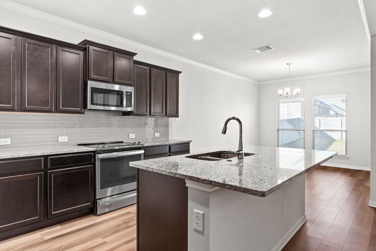 10202 Eaglefire Dr - Photo 4 of 17