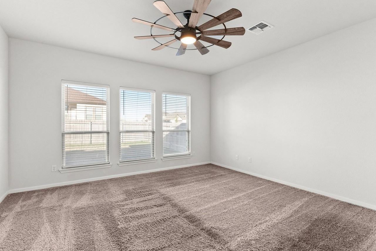 10202 Eaglefire Dr - Photo 6 of 17