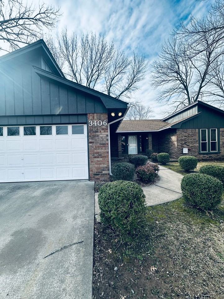 3406 Erin Oaks St - Photo 3 of 33