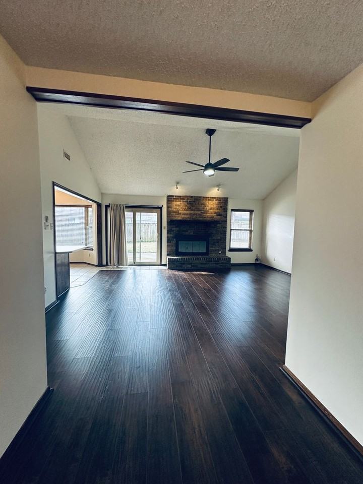 3406 Erin Oaks St - Photo 5 of 33