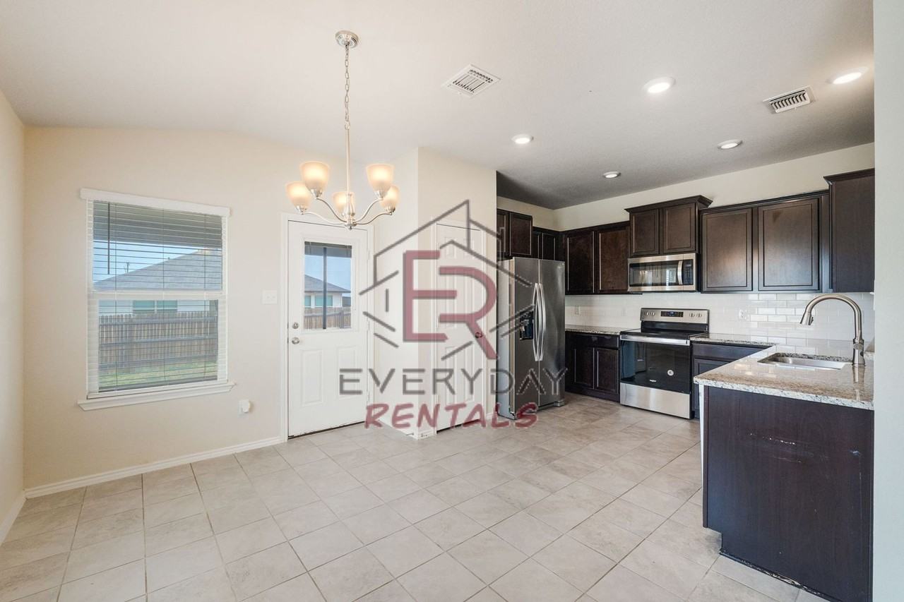 2004 Mallard Ct - Photo 5 of 16