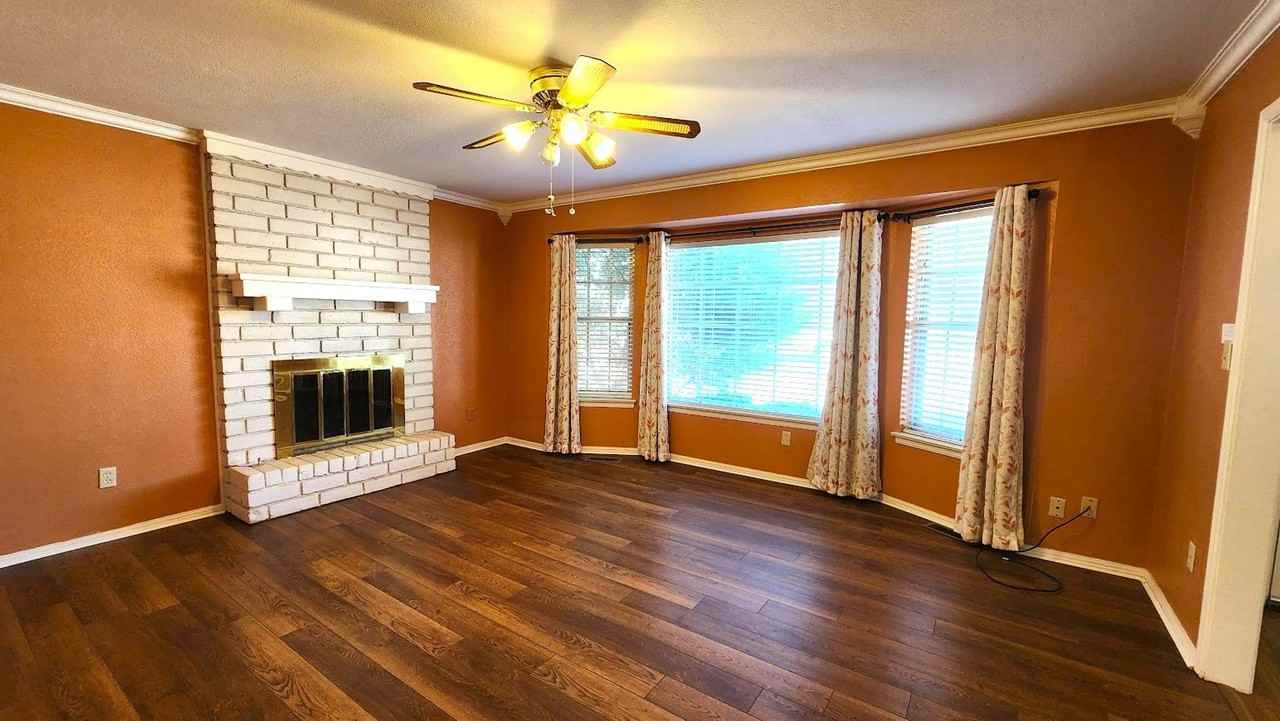 3100 Elmwood Ave - Photo 6 of 40