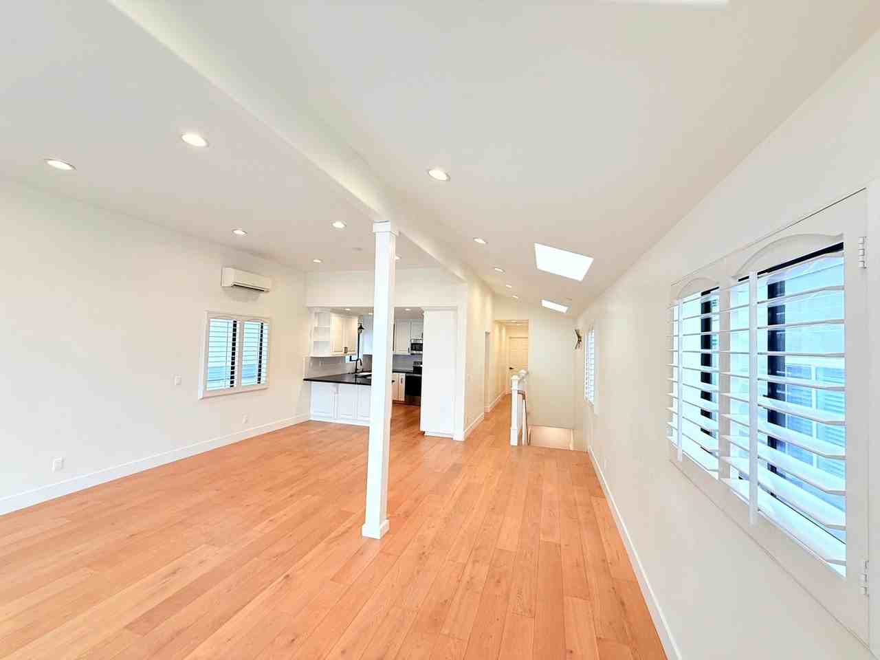 1737 Steinhart Ave - Photo 3 of 50