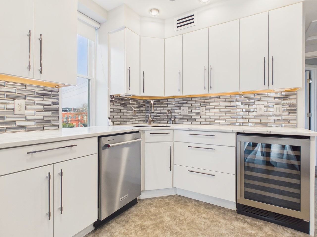 1017 N Front St - Photo 7 of 29