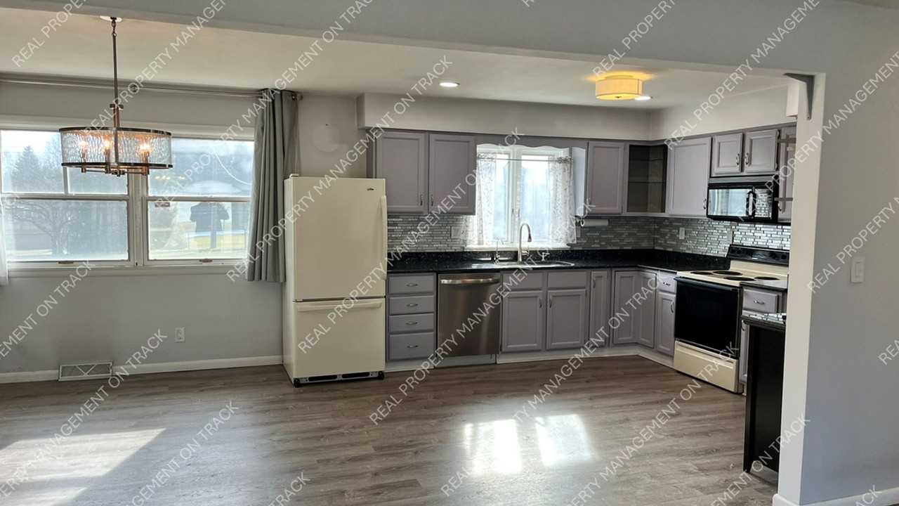 6247 Canyon Woods Dr - Photo 3 of 6