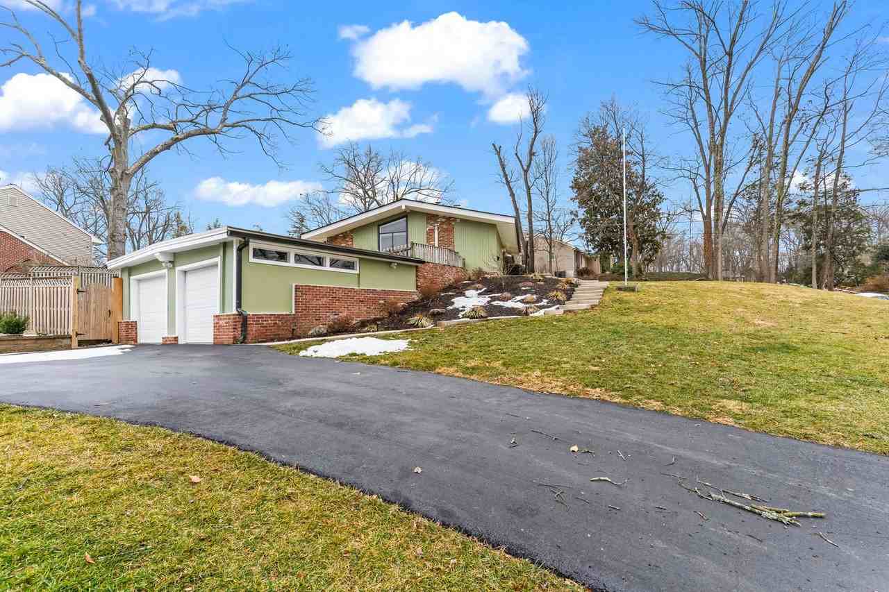 7609 Woodridge Cir - Photo 2 of 45