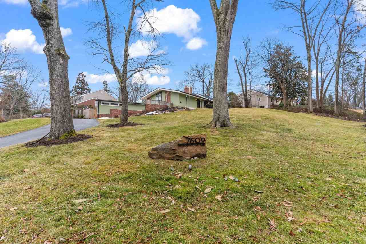 7609 Woodridge Cir - Photo 3 of 45