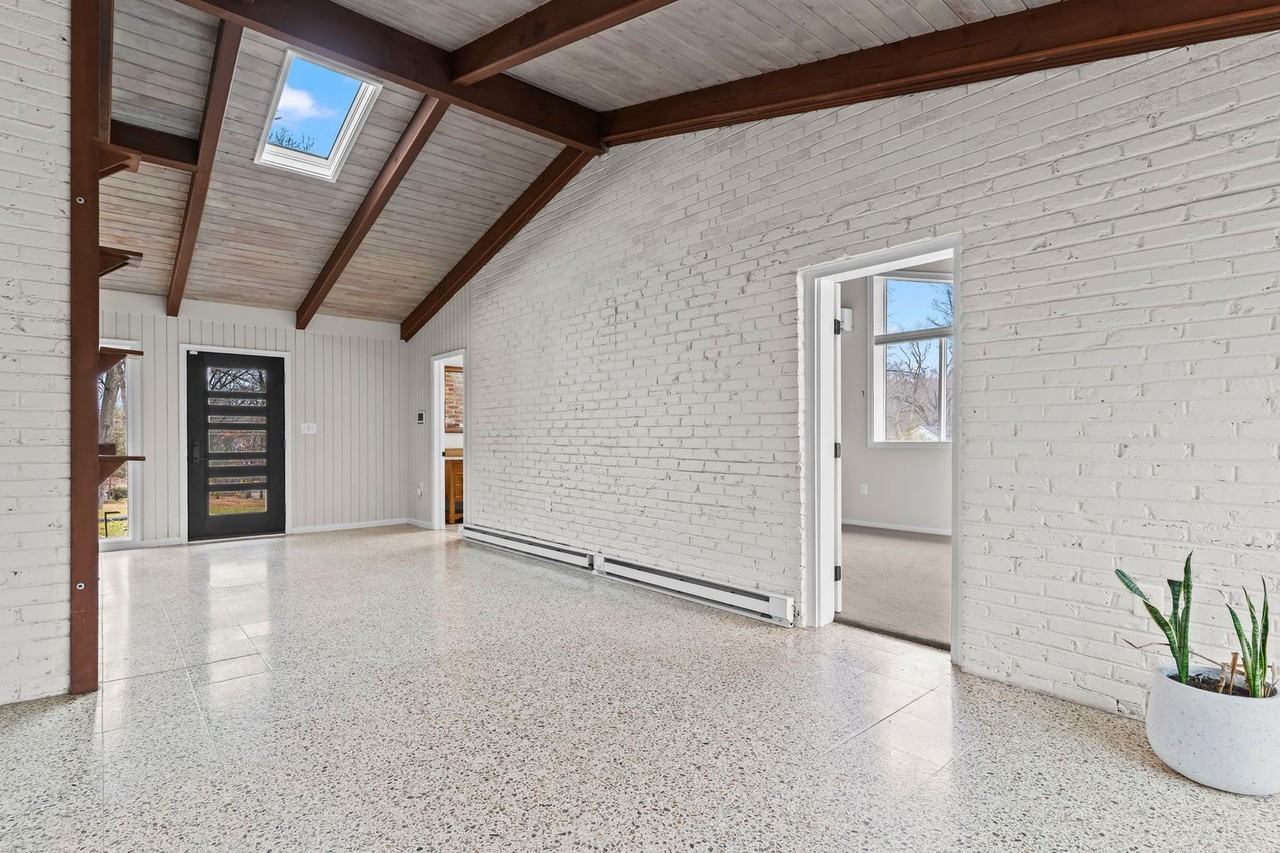 7609 Woodridge Cir - Photo 6 of 45