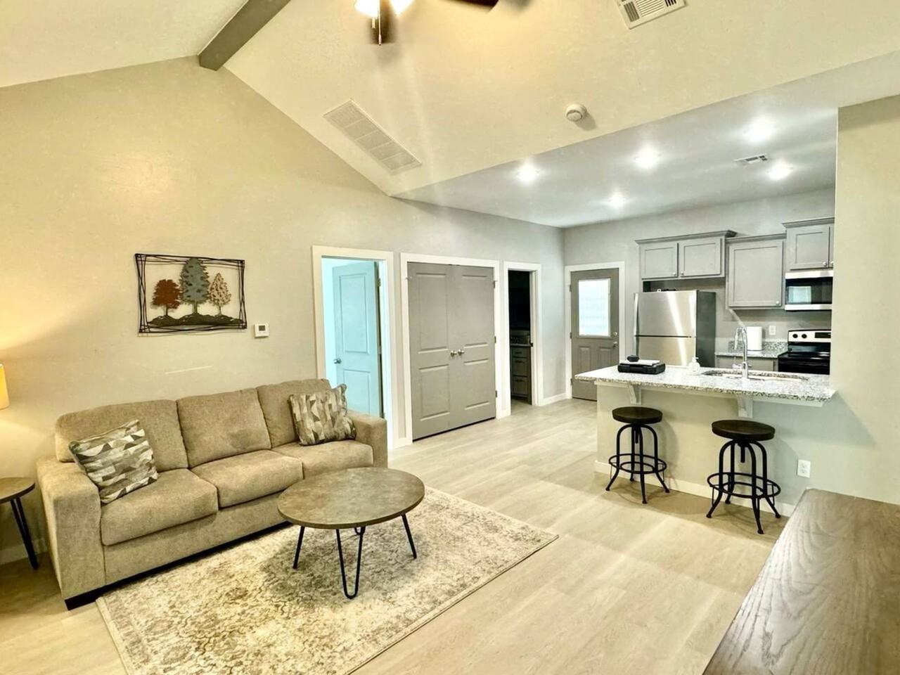 1307 Sw Georgia Ave - Photo 3 of 21