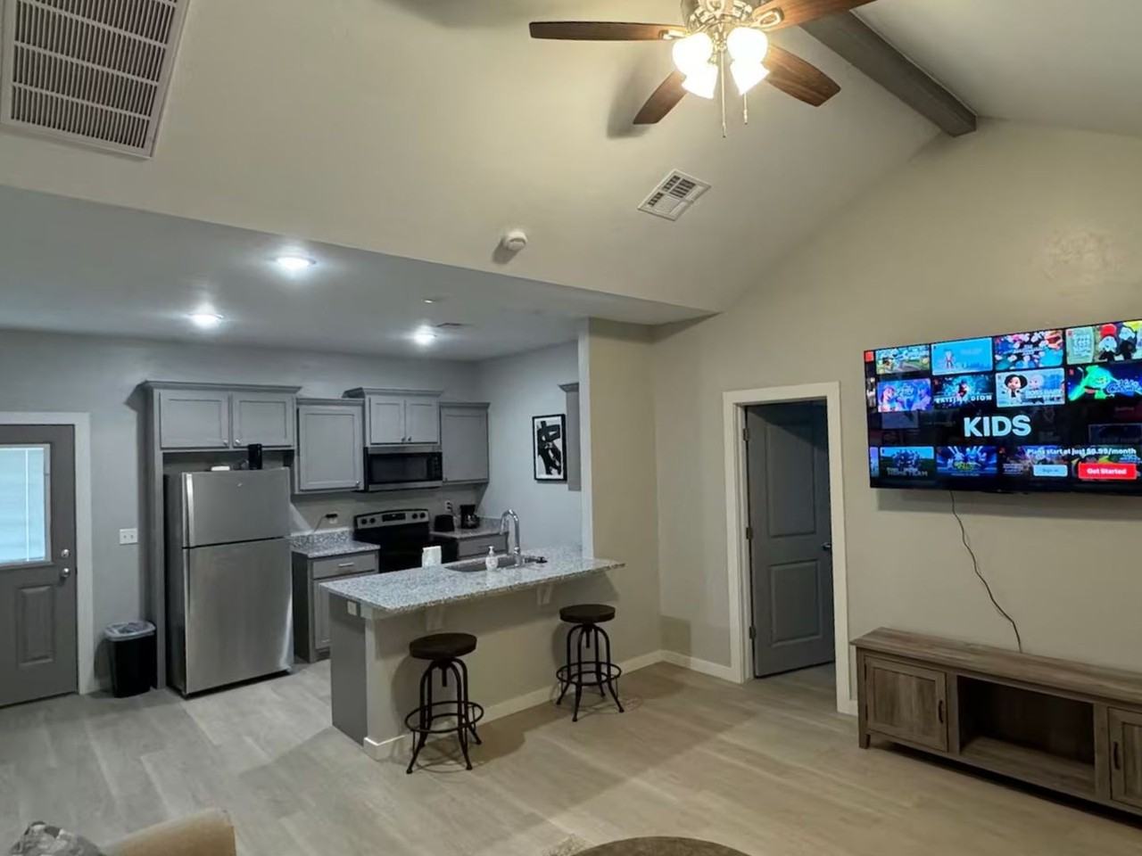 1307 Sw Georgia Ave - Photo 4 of 21