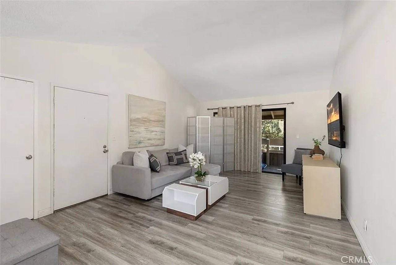 230 Springview - Photo 3 of 32