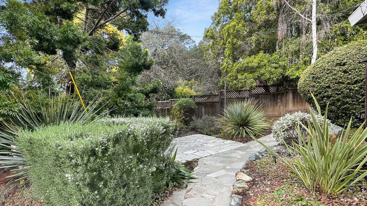 5556 Griffin St - Photo 2 of 25