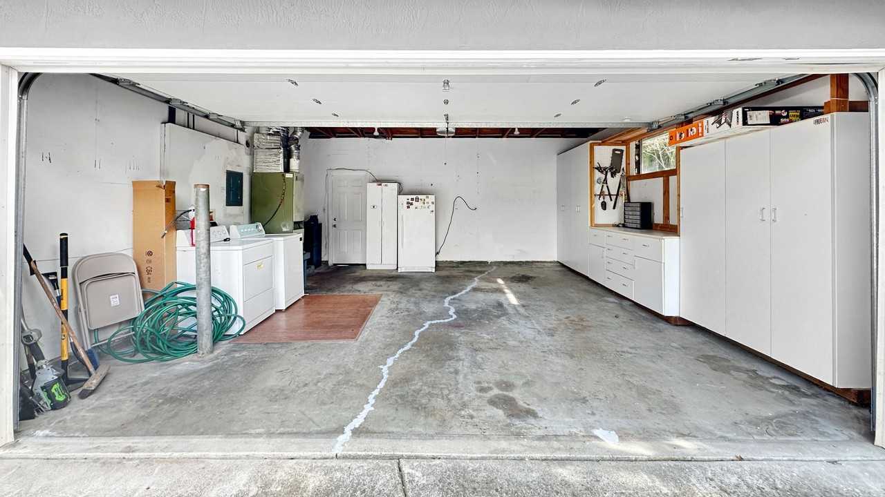 5556 Griffin St - Photo 5 of 25