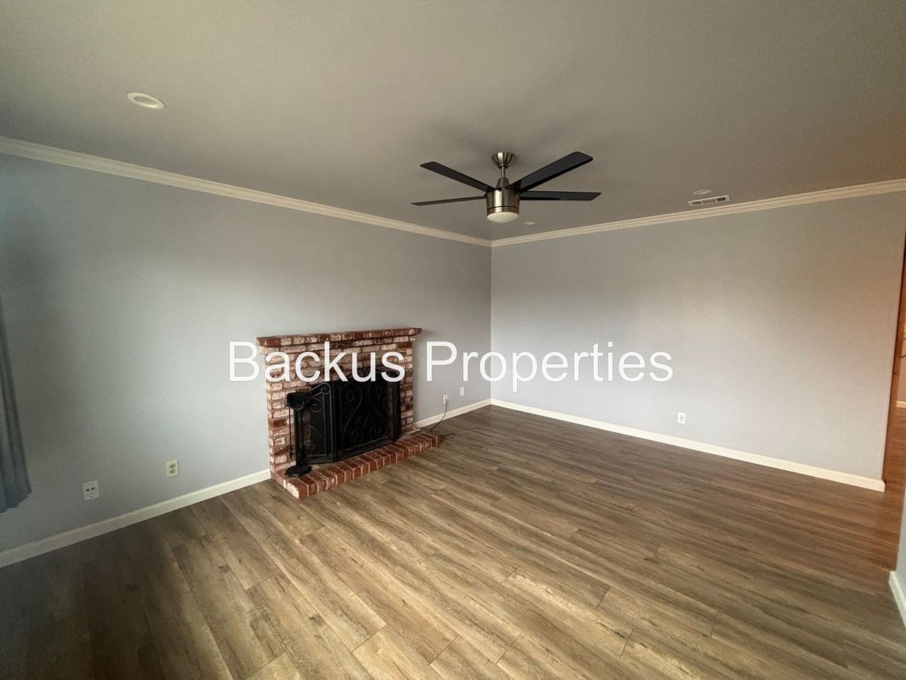 407 Fairview Dr - Photo 3 of 24