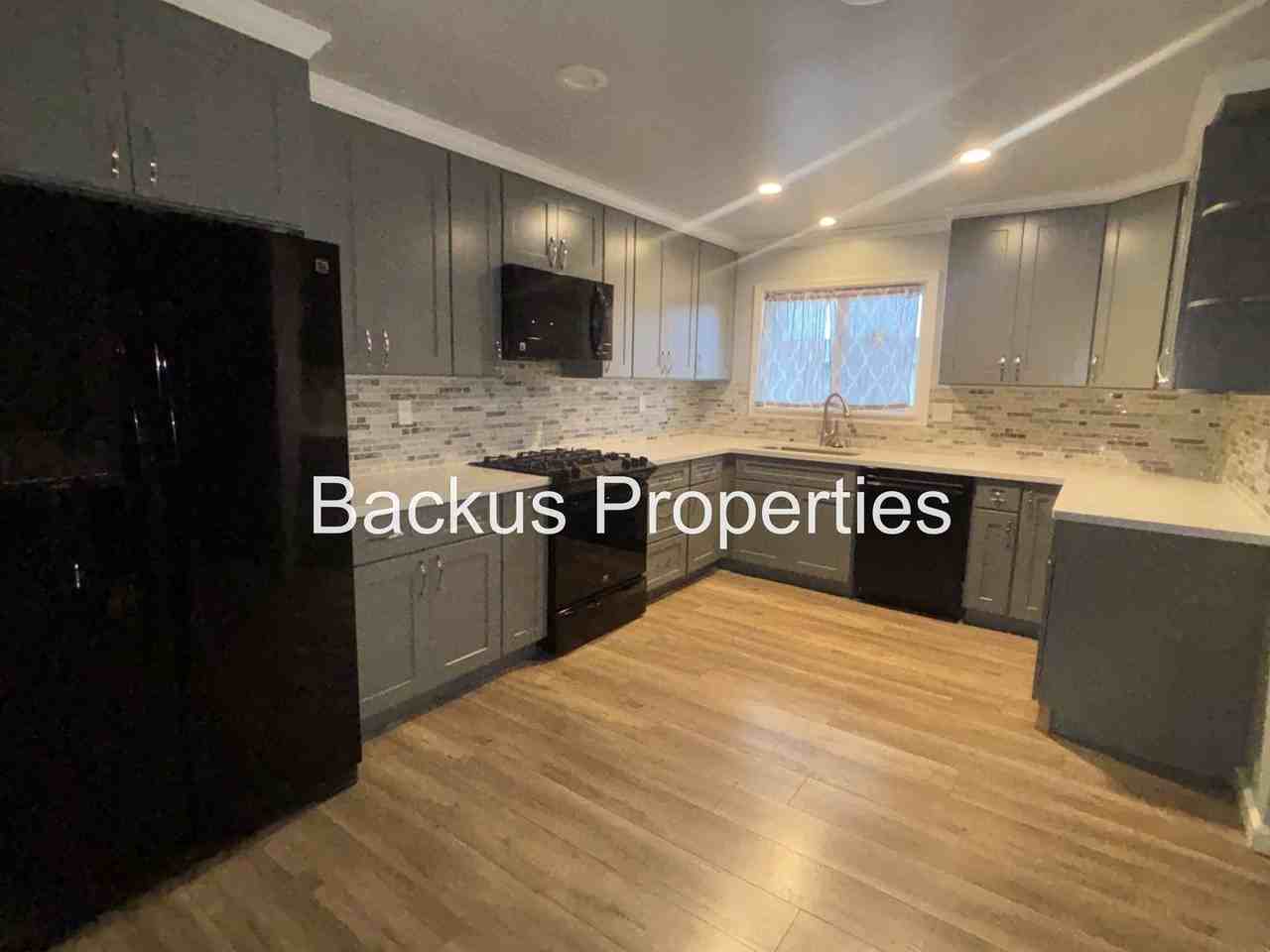 407 Fairview Dr - Photo 5 of 24