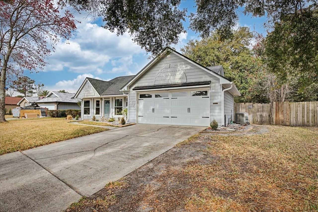 8472 Bandera Cir W - Photo 3 of 29