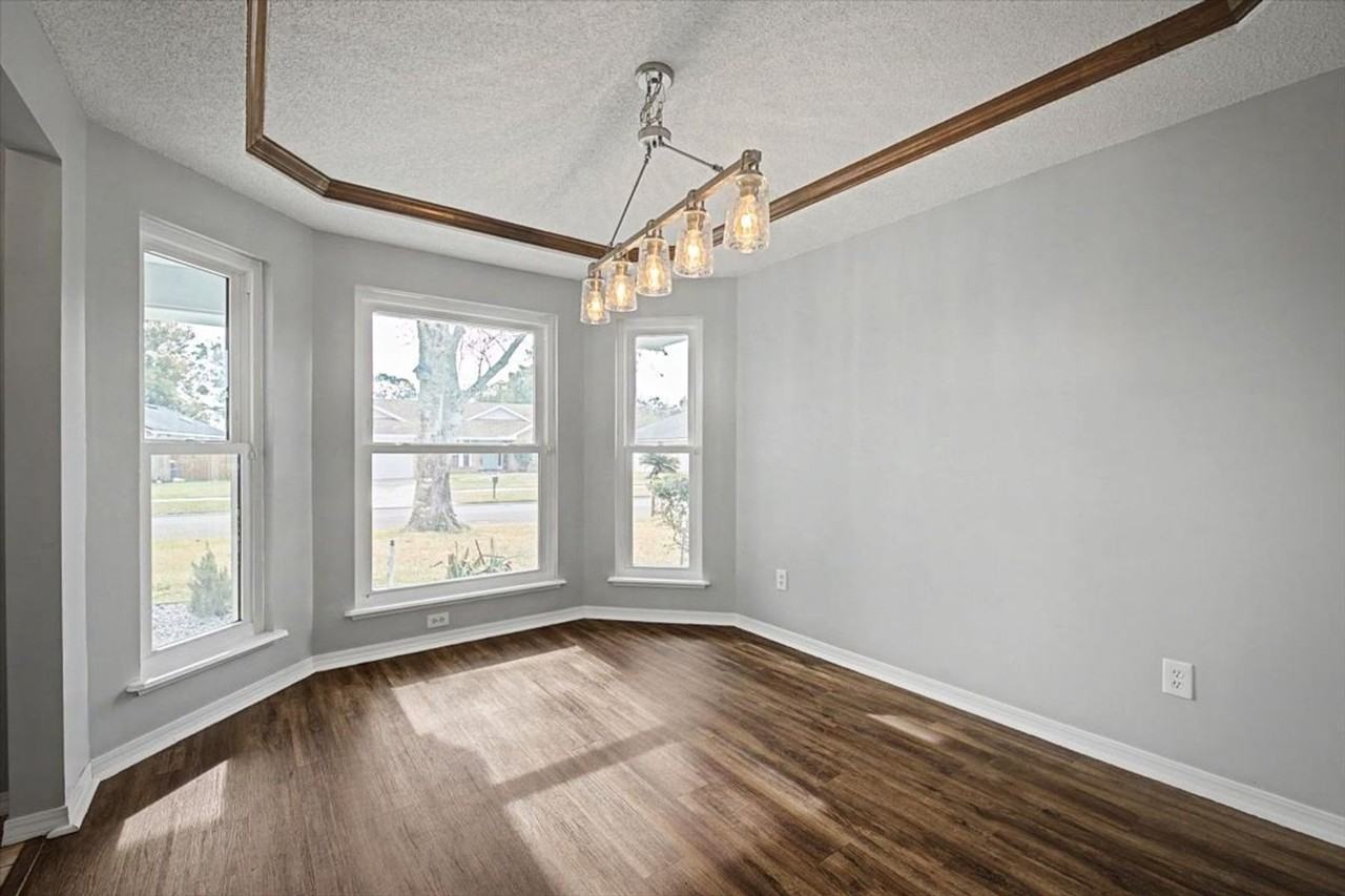 8472 Bandera Cir W - Photo 5 of 29