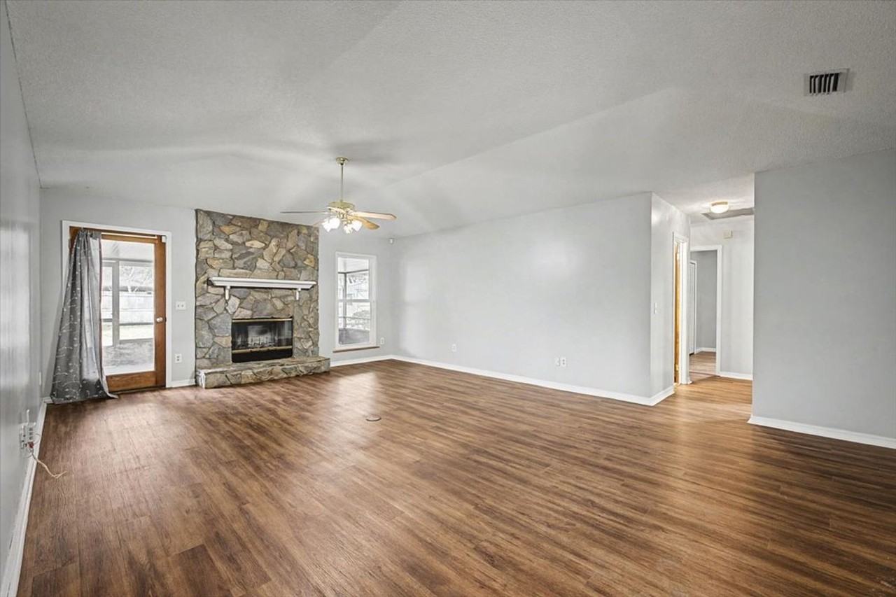 8472 Bandera Cir W - Photo 6 of 29