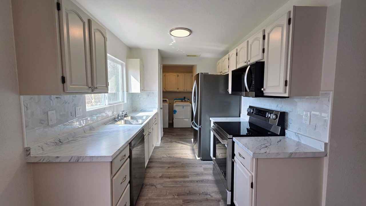 3717 Candlecreek Ct - Photo 5 of 16