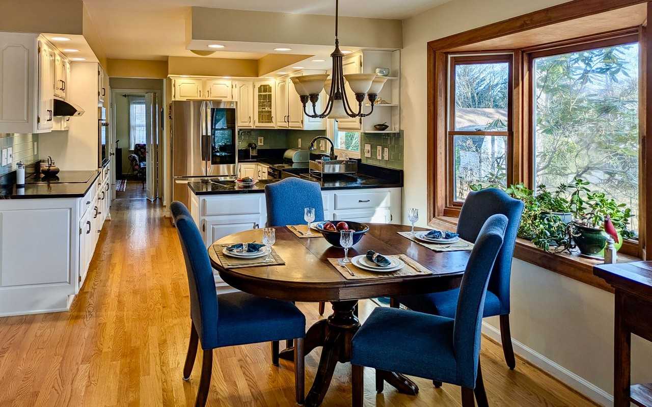 210 Westminster Rd - Photo 7 of 20